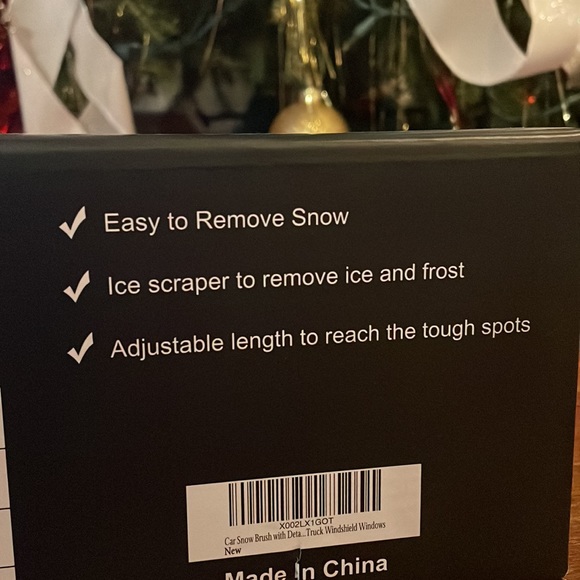 Car Snow Brush with Detachable Ice Scraper - Picture 2 of 5